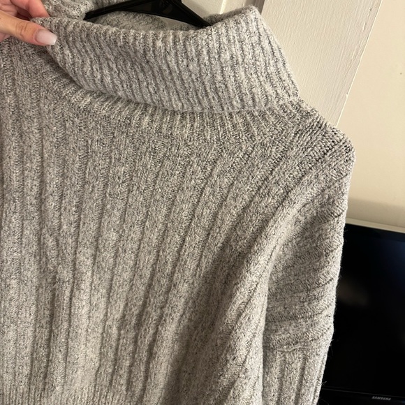 Sweater - Picture 7 of 8